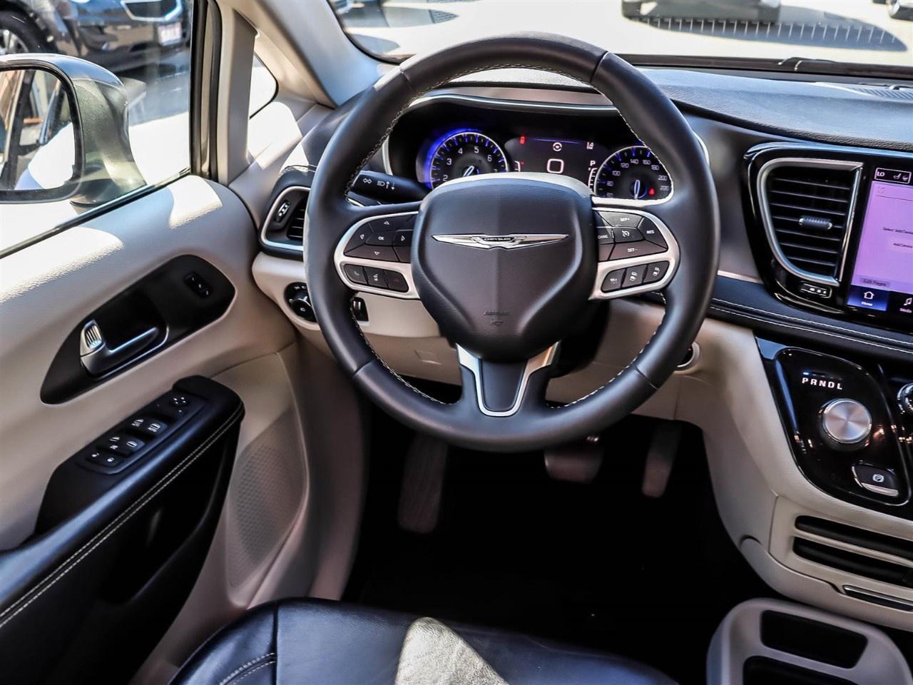 2022 Chrysler Pacifica Touring L FWD Photo