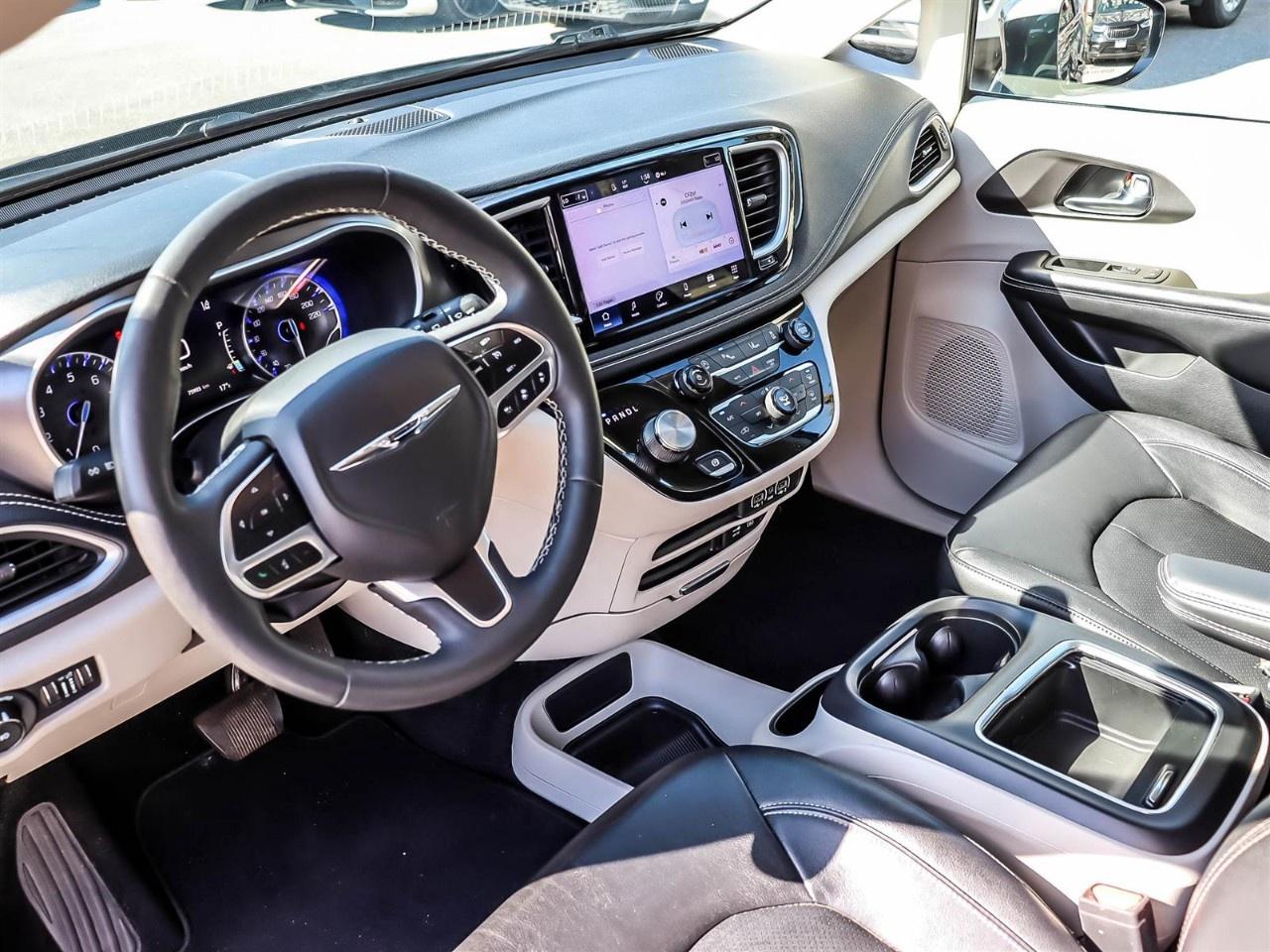 2022 Chrysler Pacifica Touring L FWD Photo
