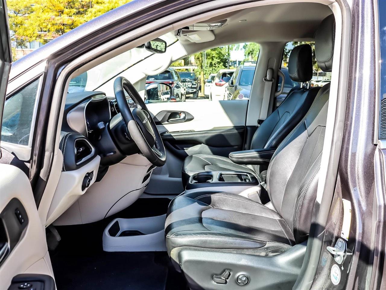 2022 Chrysler Pacifica Touring L FWD Photo