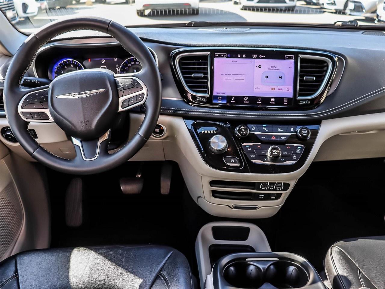 2022 Chrysler Pacifica Touring L FWD Photo