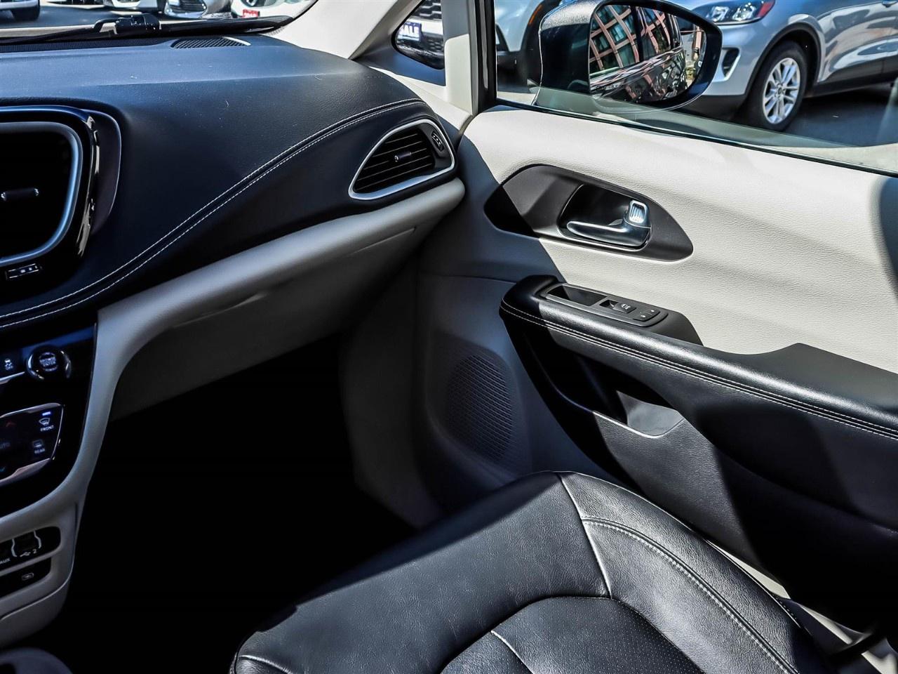 2022 Chrysler Pacifica Touring L FWD Photo