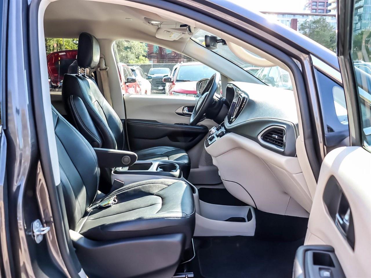 2022 Chrysler Pacifica Touring L FWD Photo