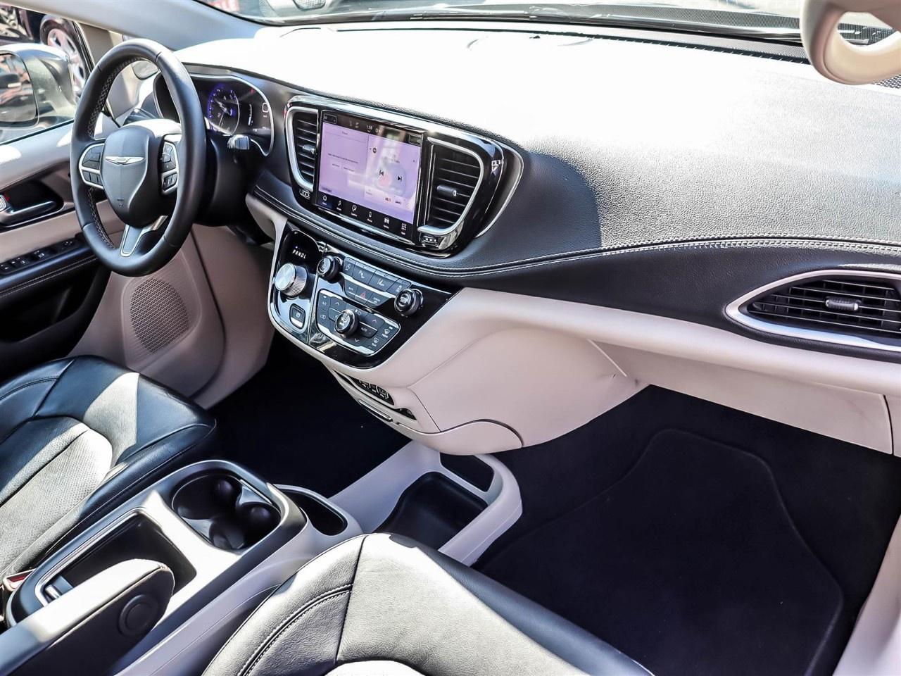 2022 Chrysler Pacifica Touring L FWD Photo