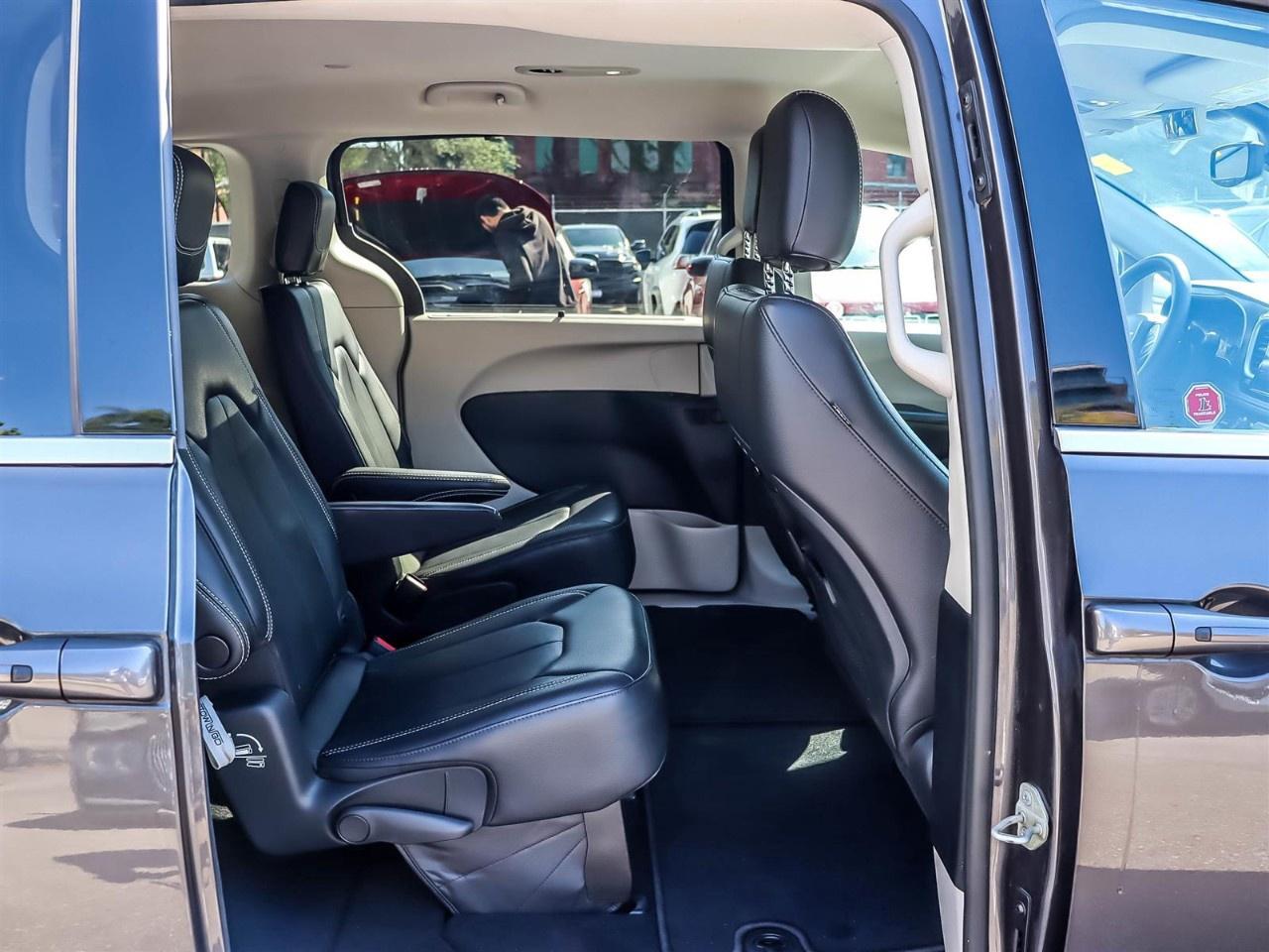 2022 Chrysler Pacifica Touring L FWD Photo