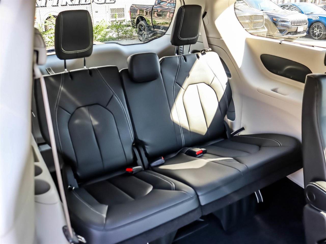 2022 Chrysler Pacifica Touring L FWD Photo