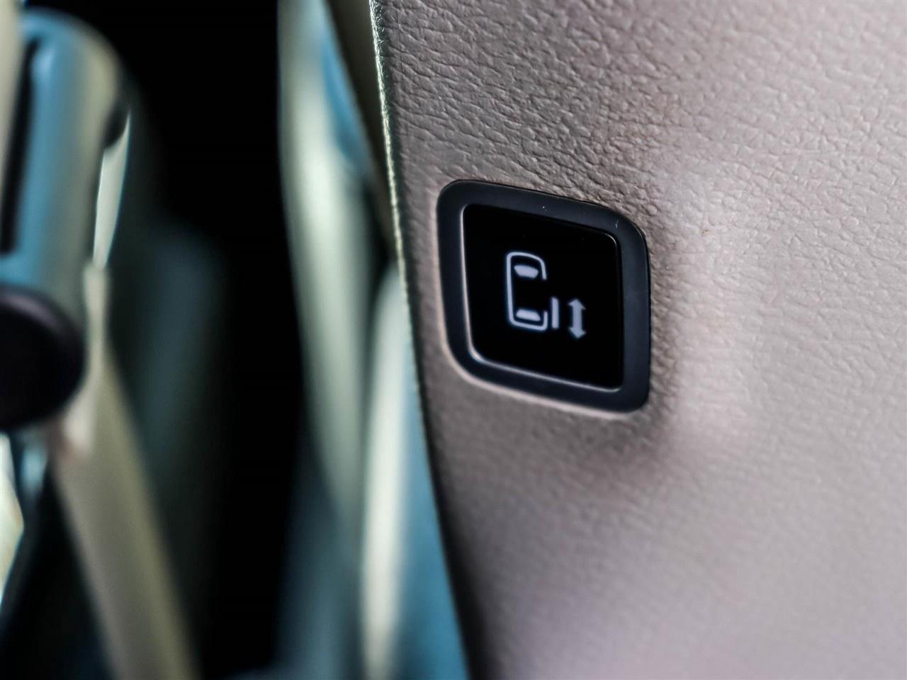 2022 Chrysler Pacifica Touring L FWD Photo