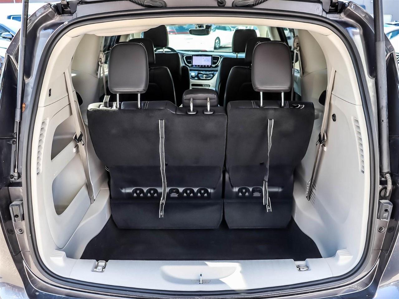 2022 Chrysler Pacifica Touring L FWD Photo