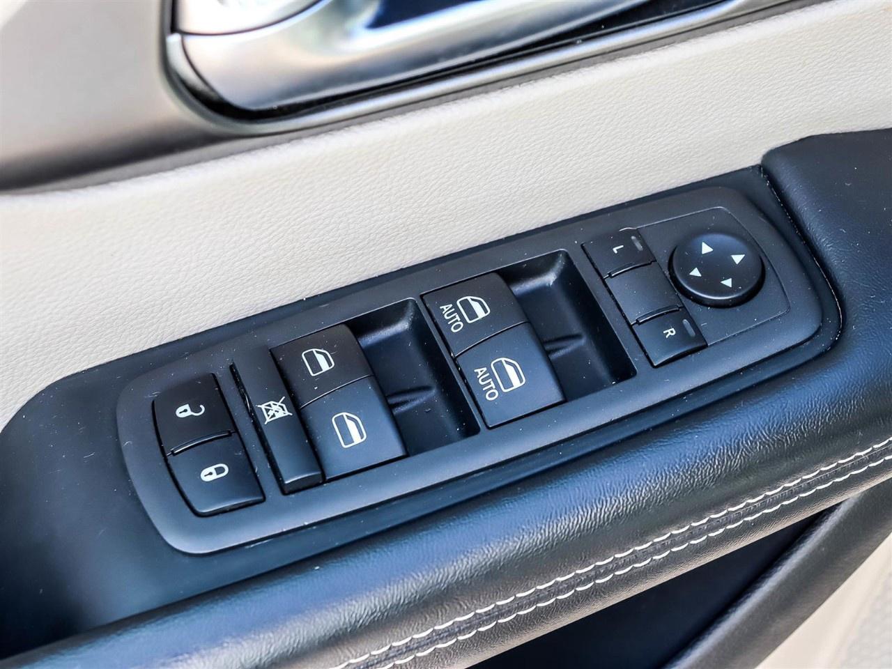 2022 Chrysler Pacifica Touring L FWD Photo