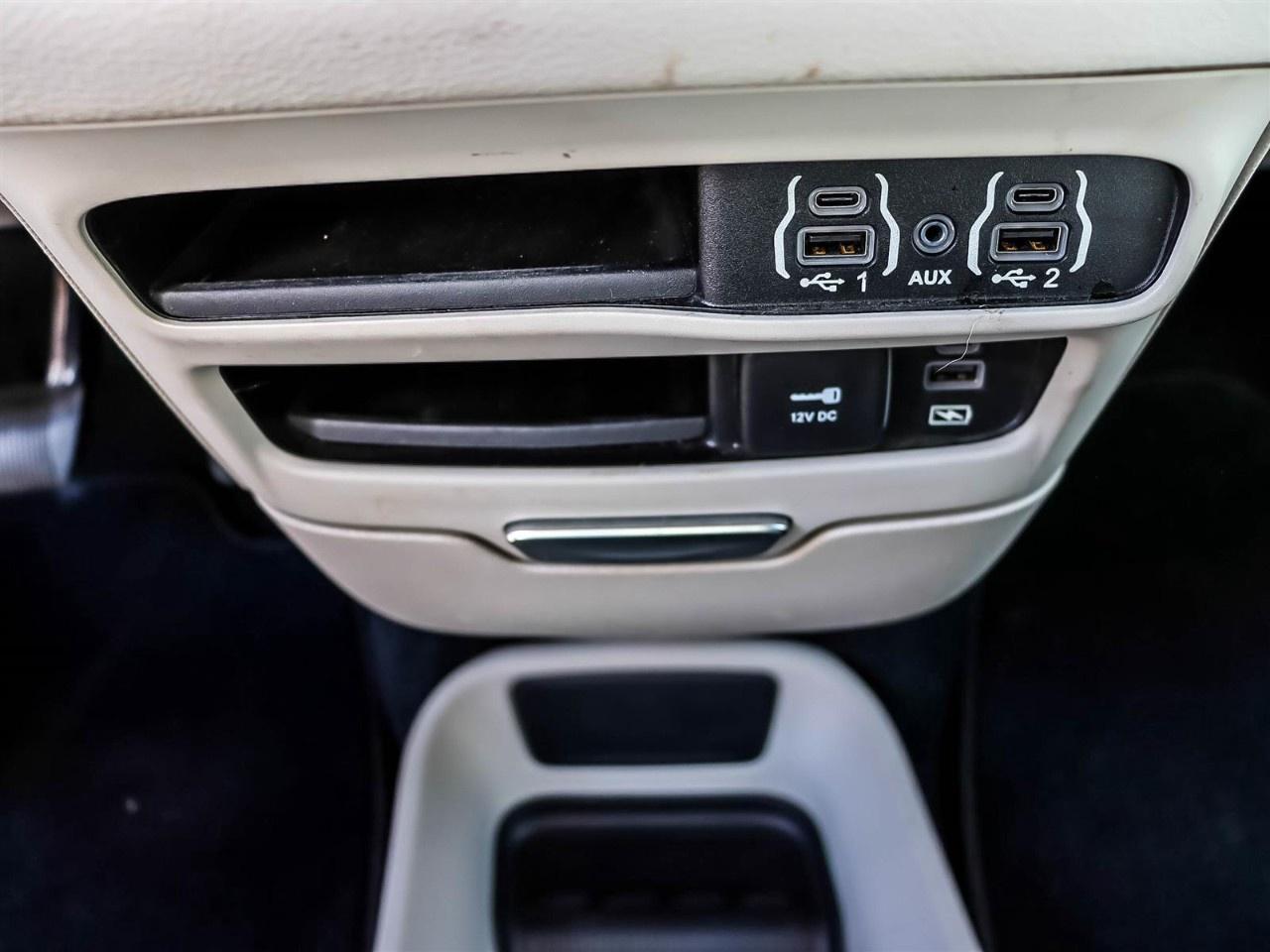 2022 Chrysler Pacifica Touring L FWD Photo