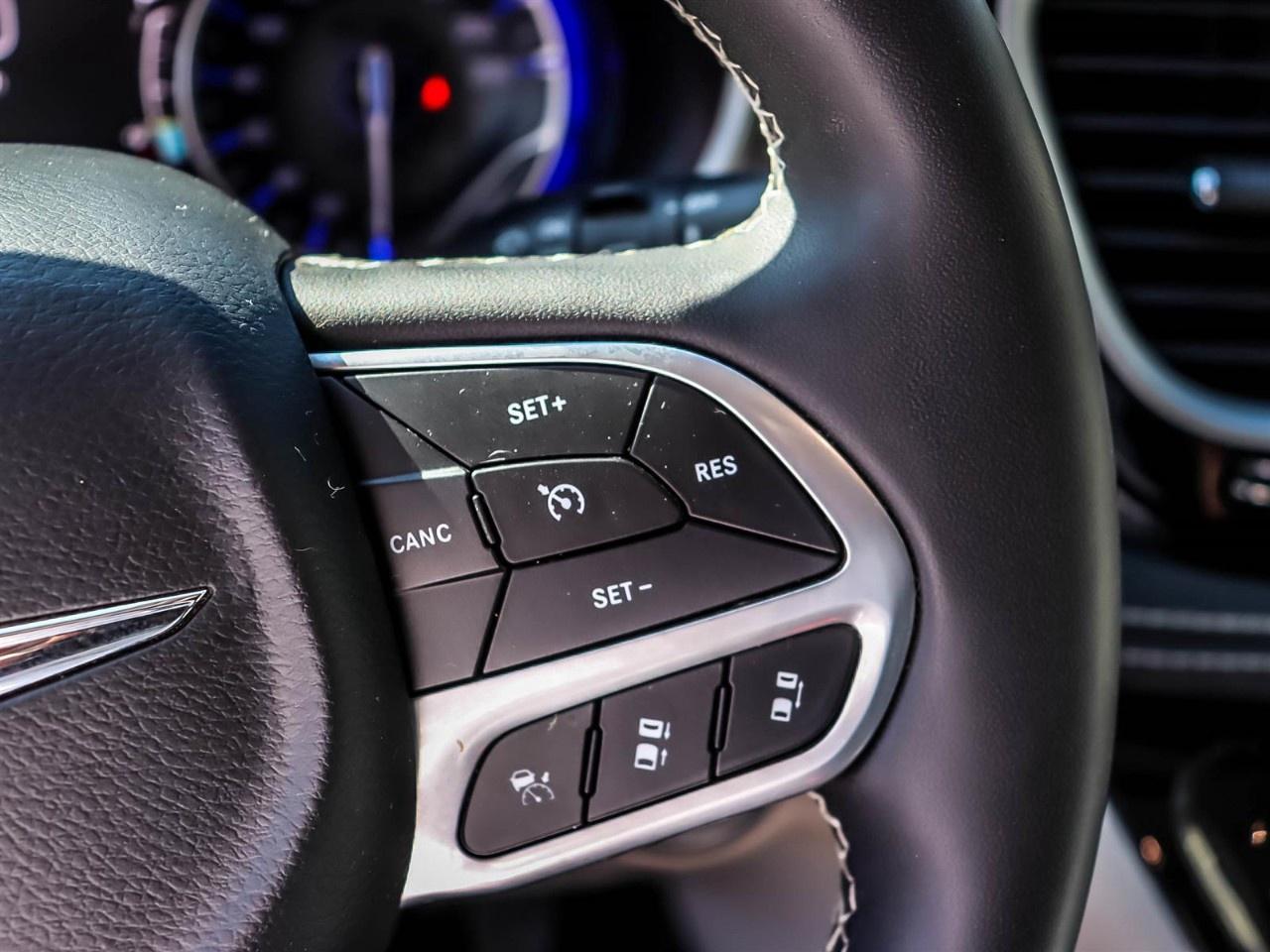 2022 Chrysler Pacifica Touring L FWD Photo