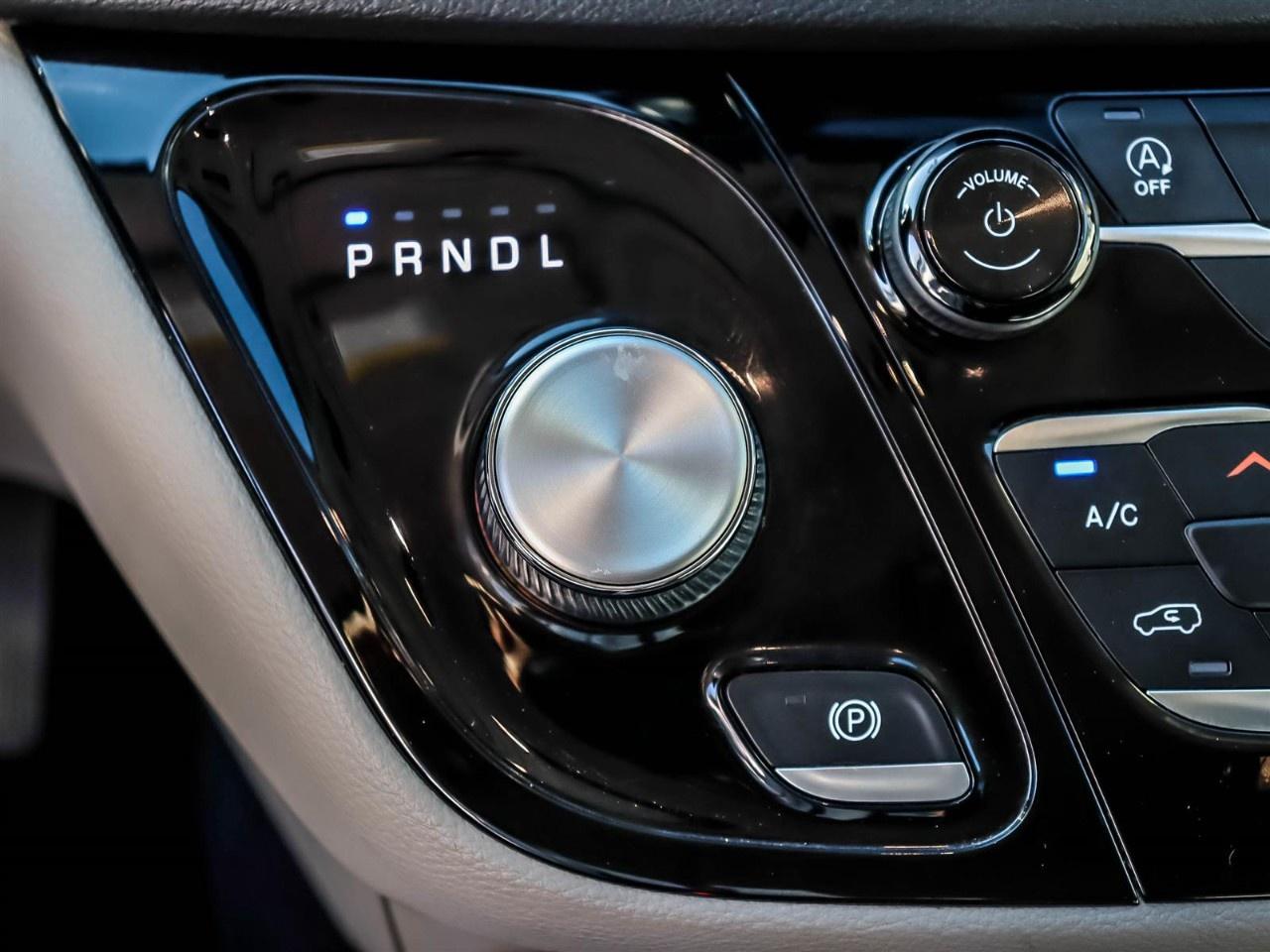 2022 Chrysler Pacifica Touring L FWD Photo