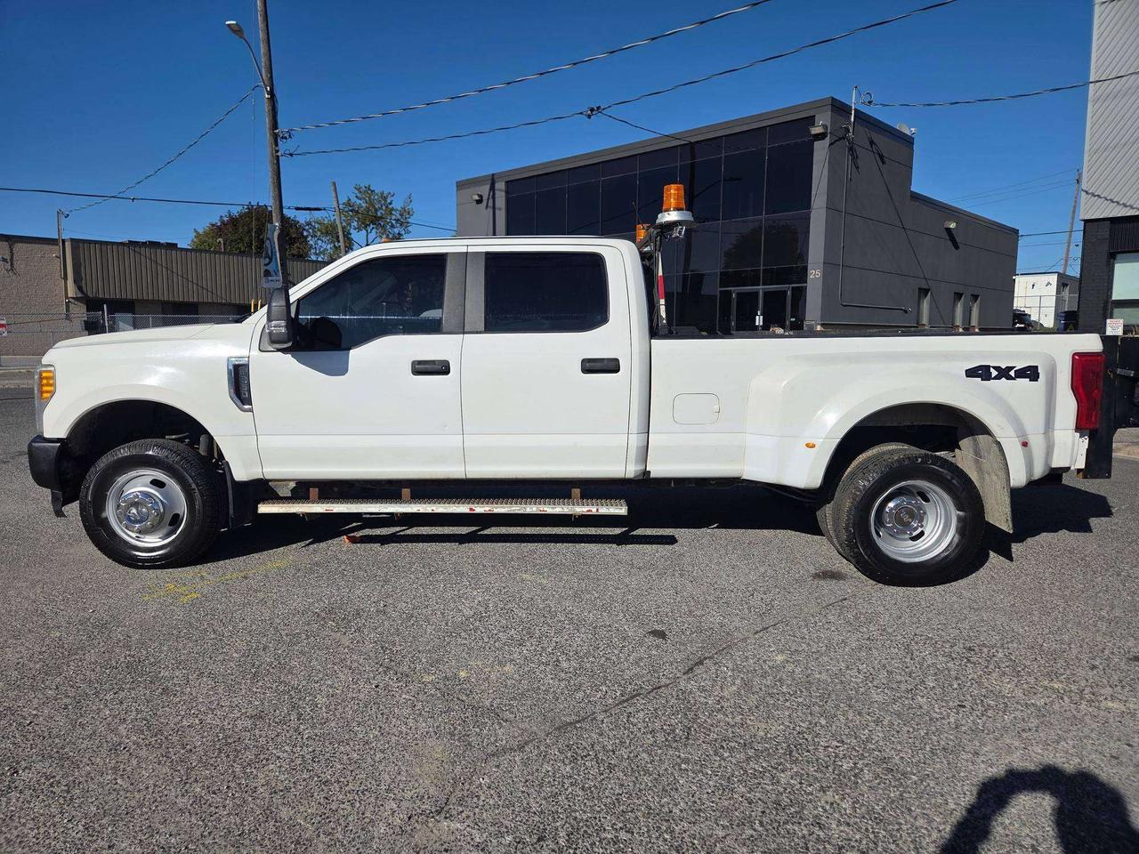 2017 Ford F-350 4WD DUALLY **CREW CAB-TOMMY LIFT GATE-1 OWNER** Photo0