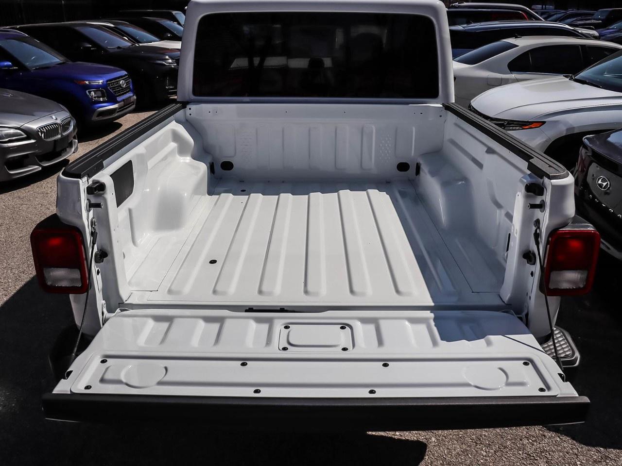 2026 Jeep Gladiator NightHawk 4x4 Photo