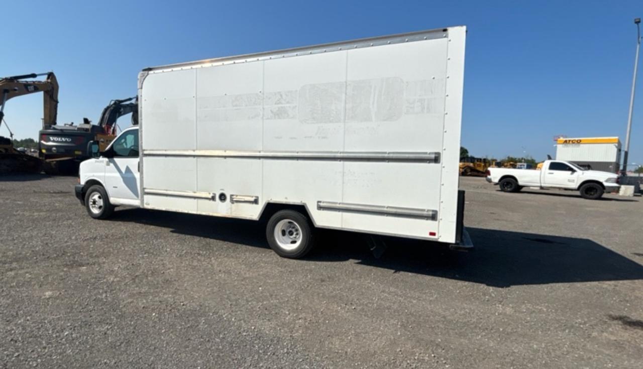 2019 GMC Savana G3500 - 16Ft Box - V8 Gas - 16CB-003698 Photo