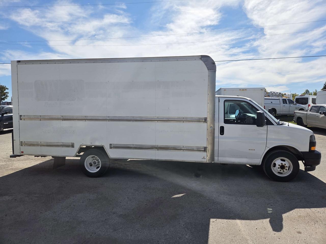 2019 GMC Savana G3500 - 16Ft Box - V8 Gas - 16CB-003698 Photo
