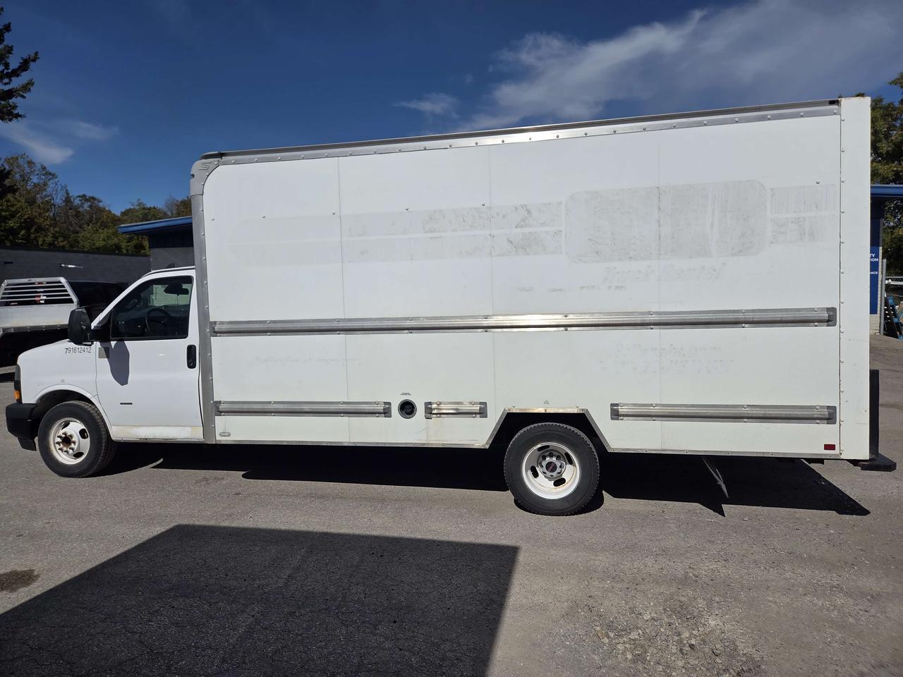 2019 GMC Savana G3500 - 16Ft Box - V8 Gas - 16CB-003698 Photo