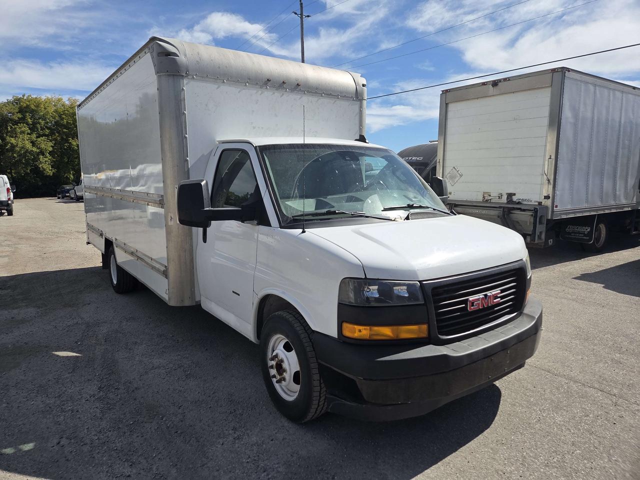 2019 GMC Savana G3500 - 16Ft Box - V8 Gas - 16CB-003698 Photo