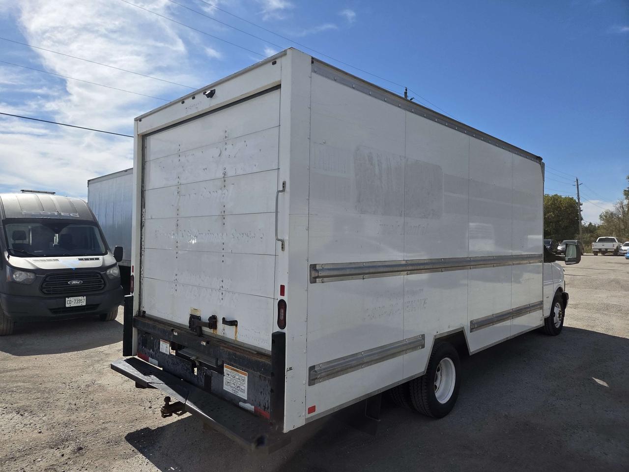 2019 GMC Savana G3500 - 16Ft Box - V8 Gas - 16CB-003698 Photo