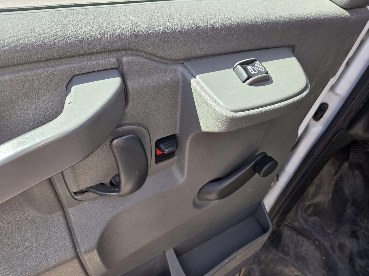 2019 GMC Savana G3500 - 16Ft Box - V8 Gas - 16CB-003698 Photo