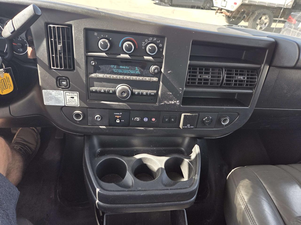 2019 GMC Savana G3500 - 16Ft Box - V8 Gas - 16CB-003698 Photo