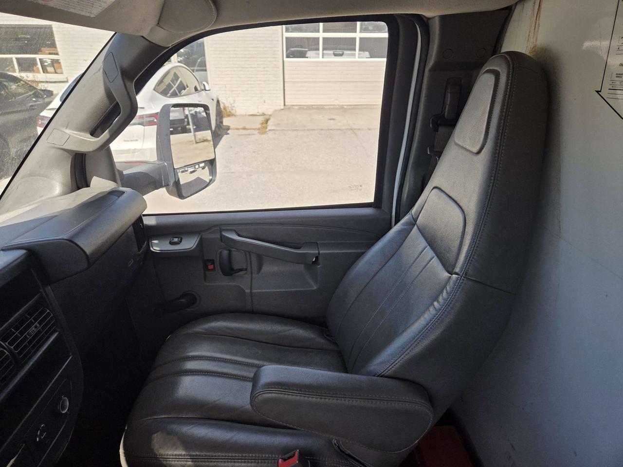 2019 GMC Savana G3500 - 16Ft Box - V8 Gas - 16CB-003698 Photo