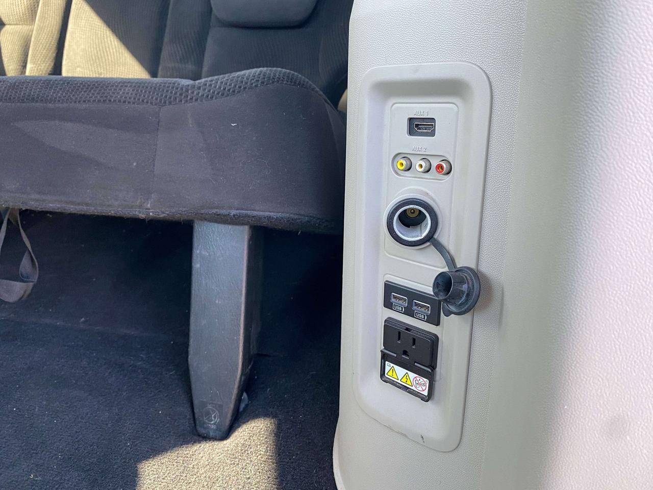 2017 Dodge Grand Caravan SXT, 7 PASSENGER! Photo