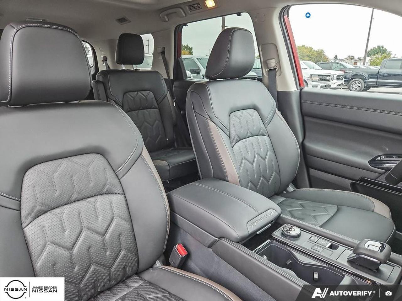 2026 Nissan Pathfinder Platinum 4WD Photo