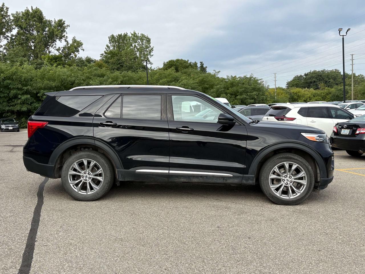 2021 Ford Explorer Limited 4WD   Leather   NAV   Clean Carfax Photo