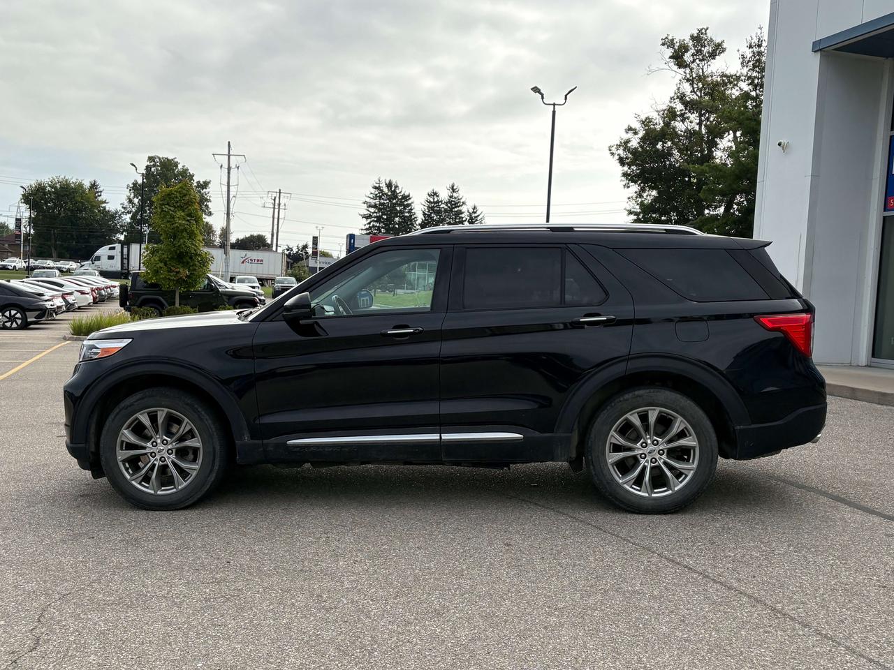 2021 Ford Explorer Limited 4WD   Leather   NAV   Clean Carfax Photo
