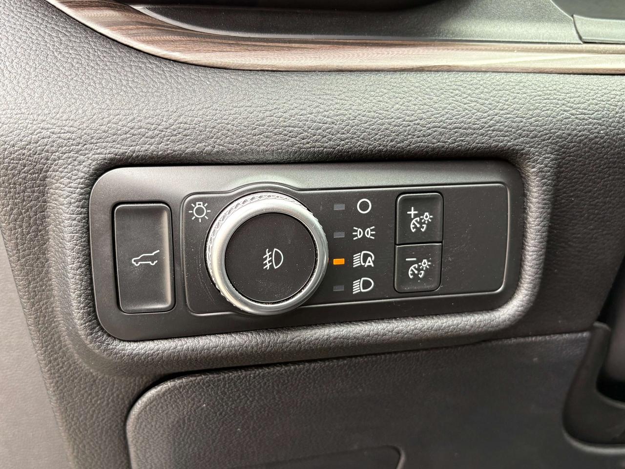 2021 Ford Explorer Limited 4WD   Leather   NAV   Clean Carfax Photo
