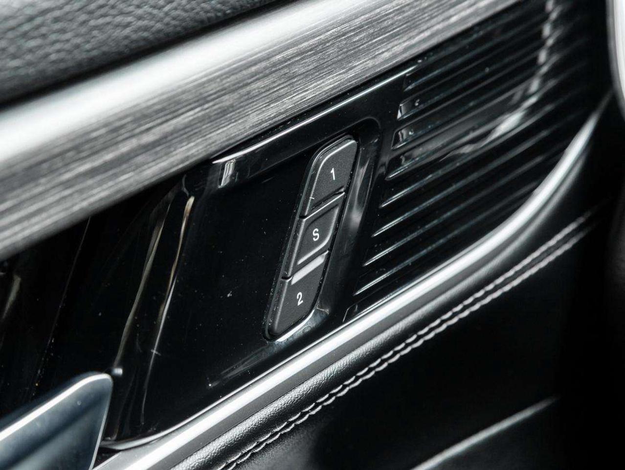 2023 Jeep Wagoneer Series II 4x4 Photo