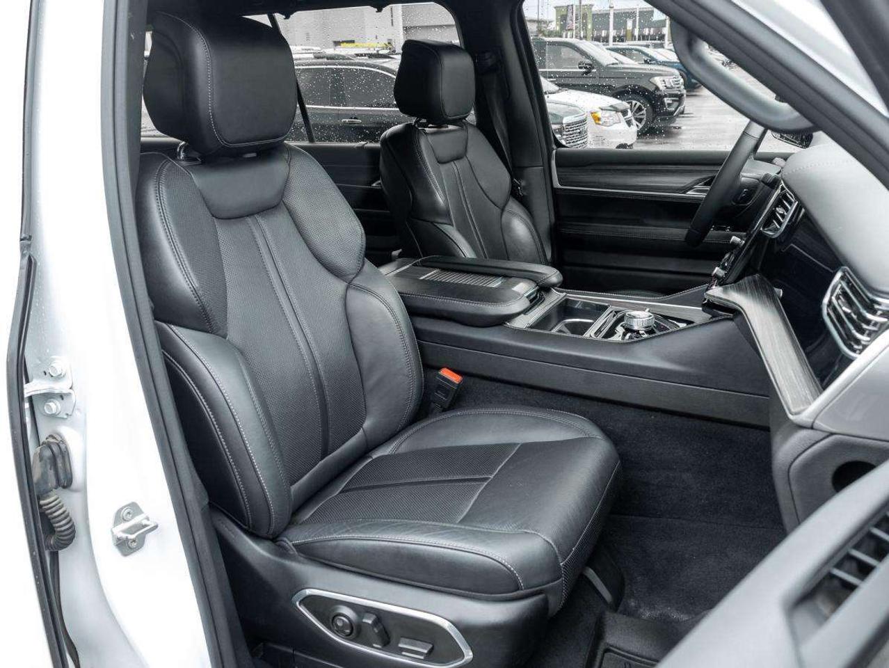 2023 Jeep Wagoneer Series II 4x4 Photo