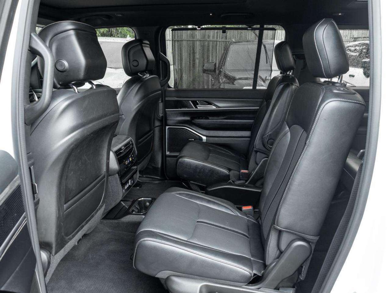 2023 Jeep Wagoneer Series II 4x4 Photo