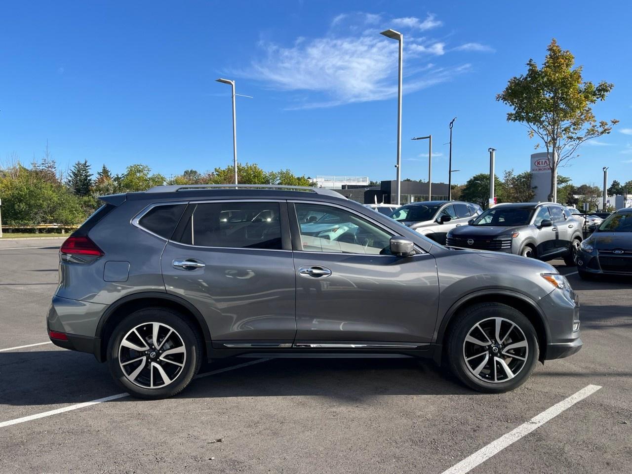 2017 Nissan Rogue  Photo3