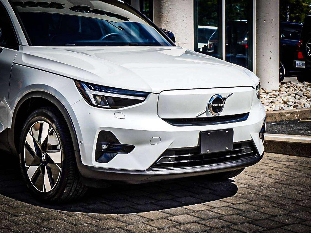 2024 Volvo C40  Photo2