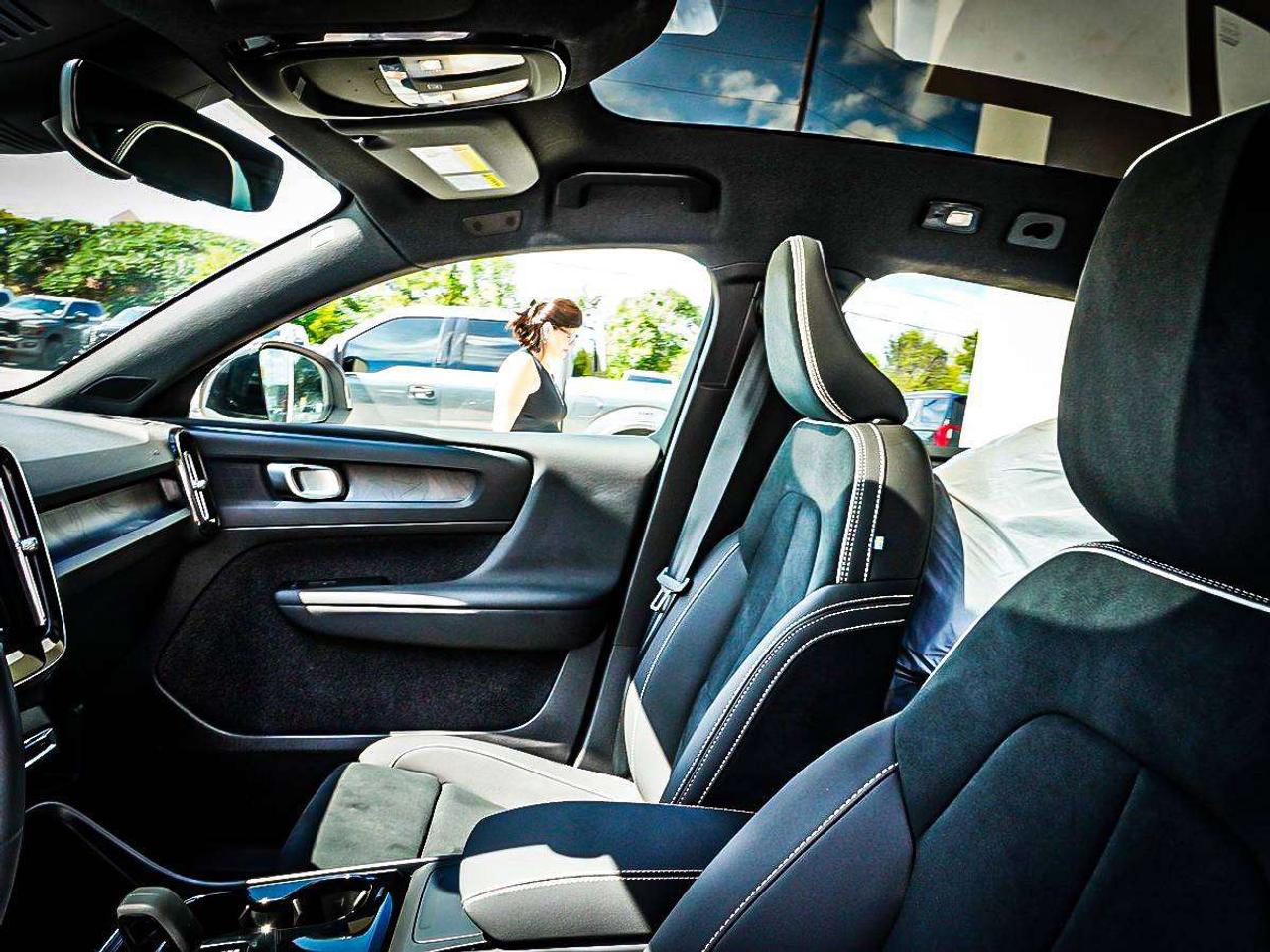 2024 Volvo C40  Photo