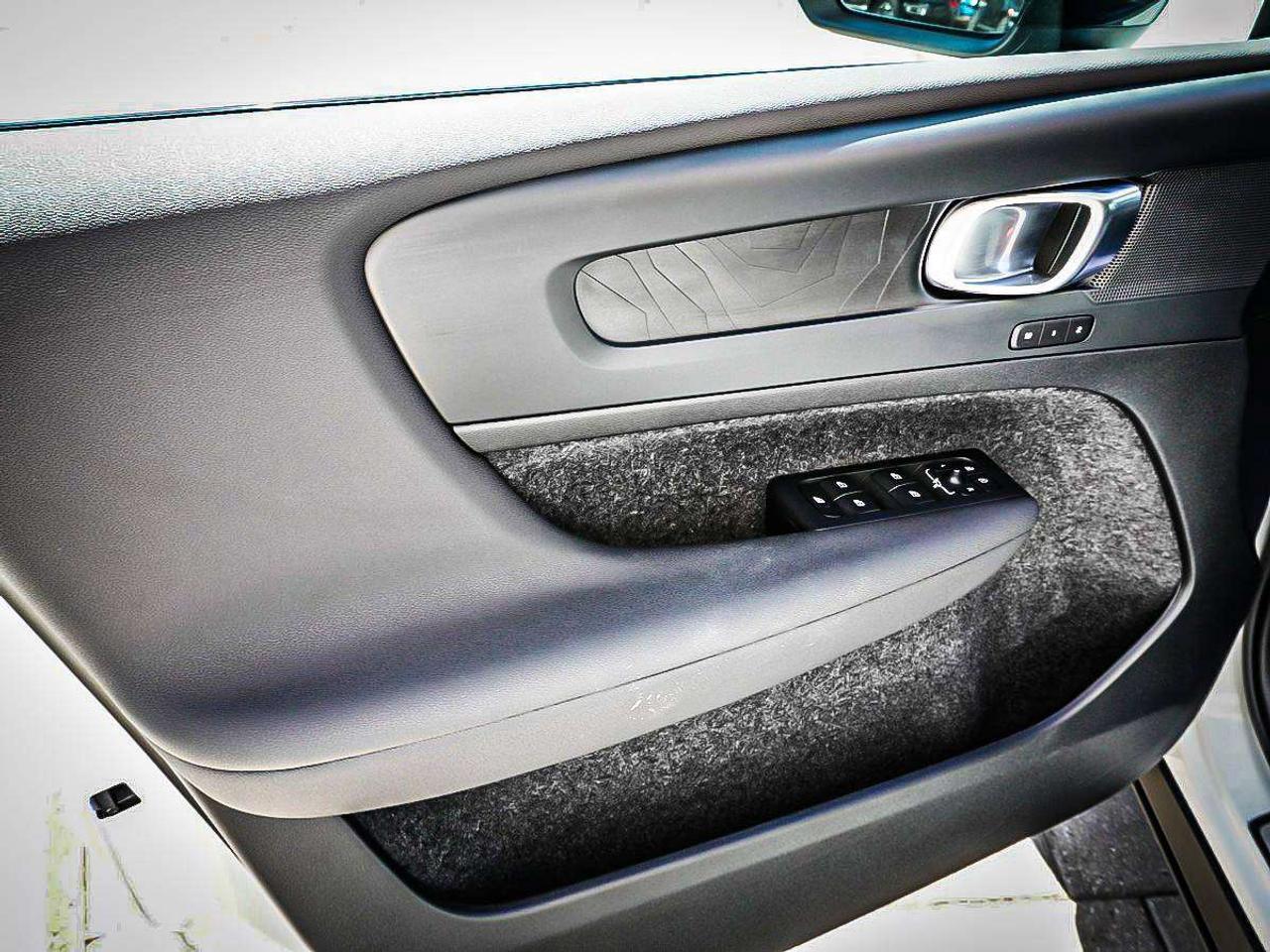 2024 Volvo C40  Photo