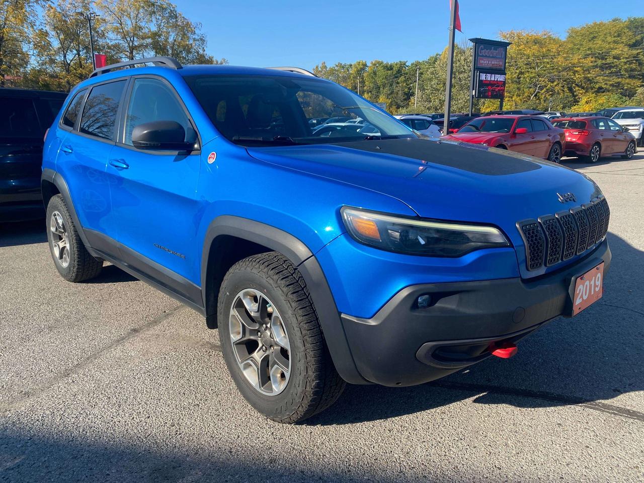 2019 Jeep Cherokee TRAILHAWK, CLEAN CARFAX, LEATHER, REMOTE START! Photo1