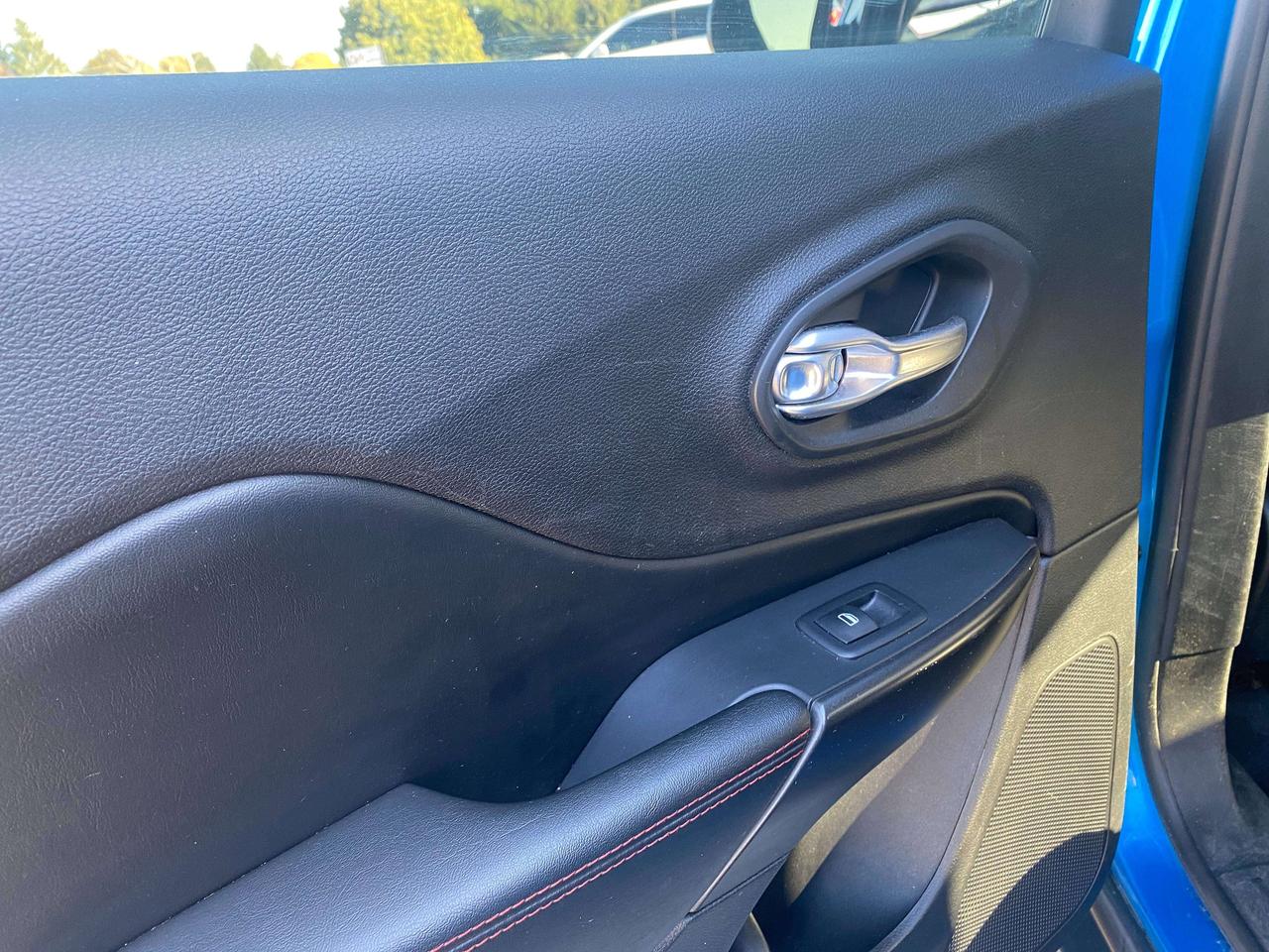 2019 Jeep Cherokee TRAILHAWK, CLEAN CARFAX, LEATHER, REMOTE START! Photo