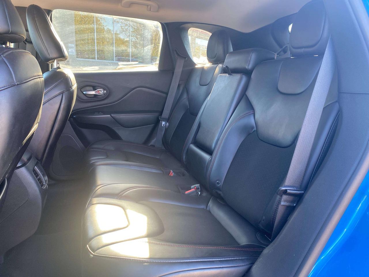 2019 Jeep Cherokee TRAILHAWK, CLEAN CARFAX, LEATHER, REMOTE START! Photo