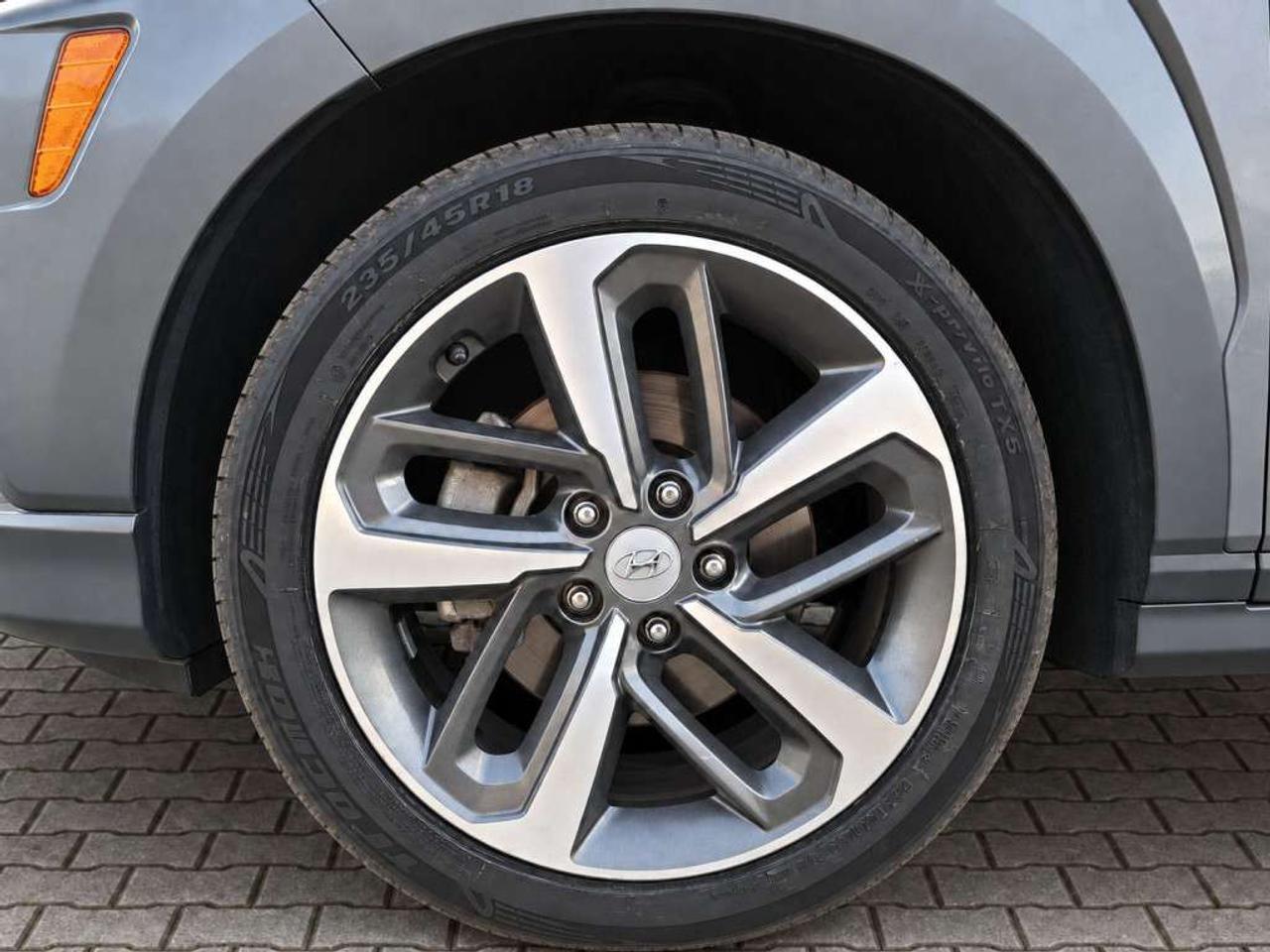 2021 Hyundai KONA TREND / AWD / 1.6L TURBO / Heated Seats / Heated Steering Wheel / Apple CarPlay / Backup Cam / Blind Spot Monitor Photo