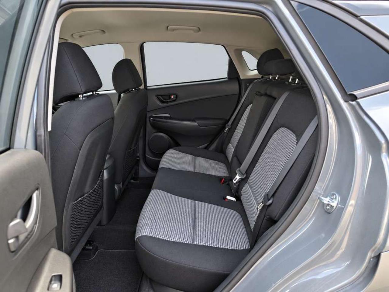 2021 Hyundai KONA TREND / AWD / 1.6L TURBO / Heated Seats / Heated Steering Wheel / Apple CarPlay / Backup Cam / Blind Spot Monitor Photo