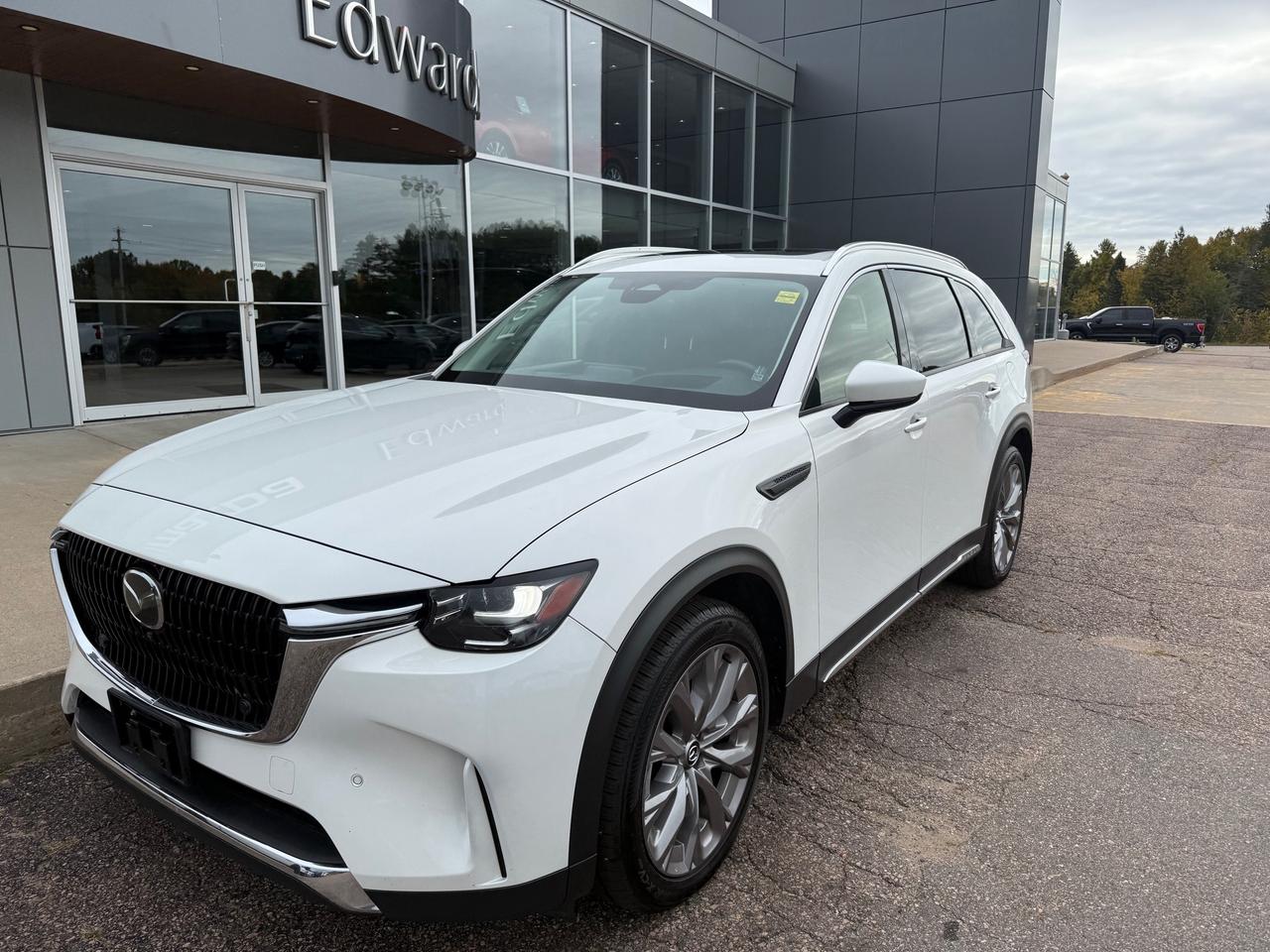 2024 Mazda CX-90 MHEV GT 4dr i-ACTIV All-Wheel Drive Sport Utility Photo4