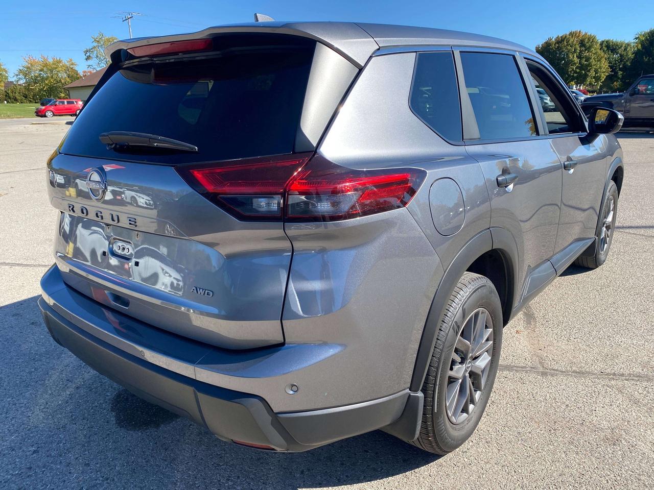 2024 Nissan Rogue S, CLEAN CARFAX, HEATED SEATS, REMOTE START! Photo