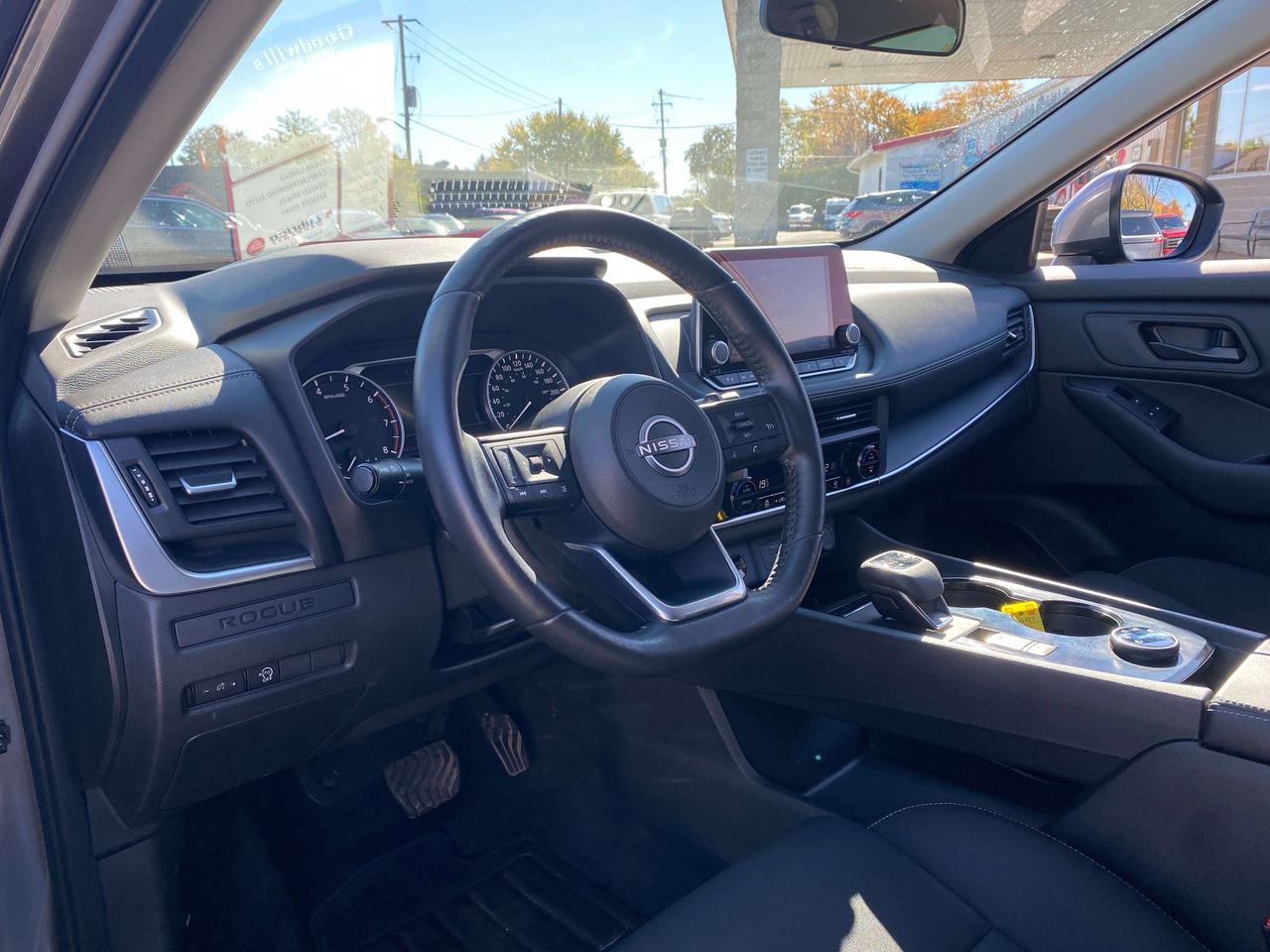 2024 Nissan Rogue S, CLEAN CARFAX, HEATED SEATS, REMOTE START! Photo
