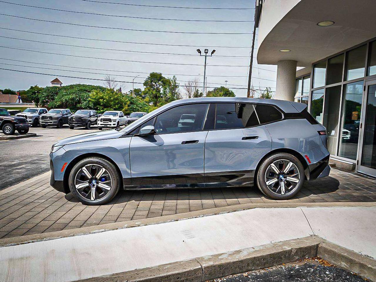 2023 BMW iX  Photo