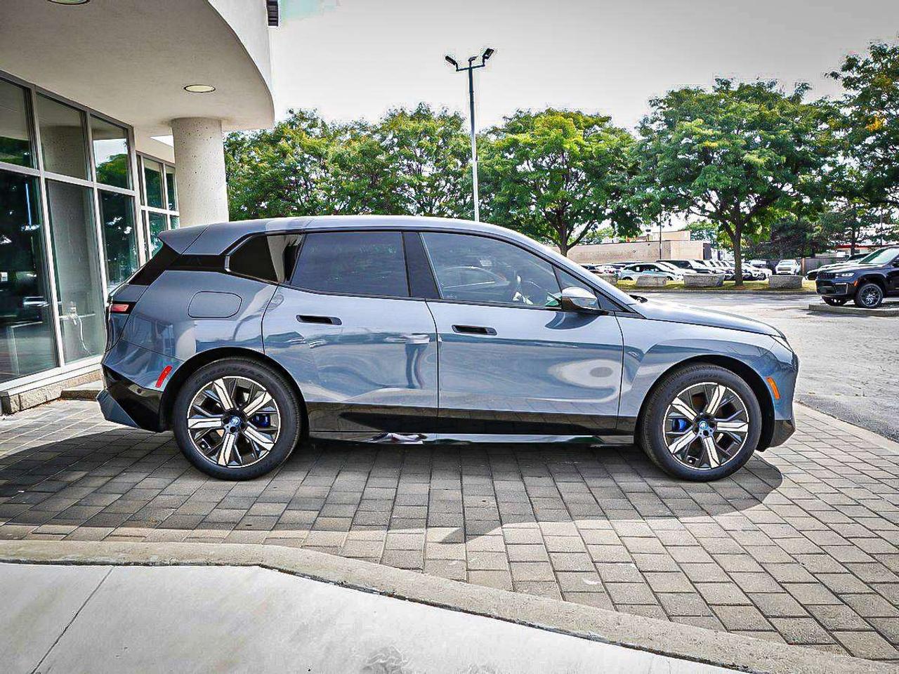 2023 BMW iX  Photo