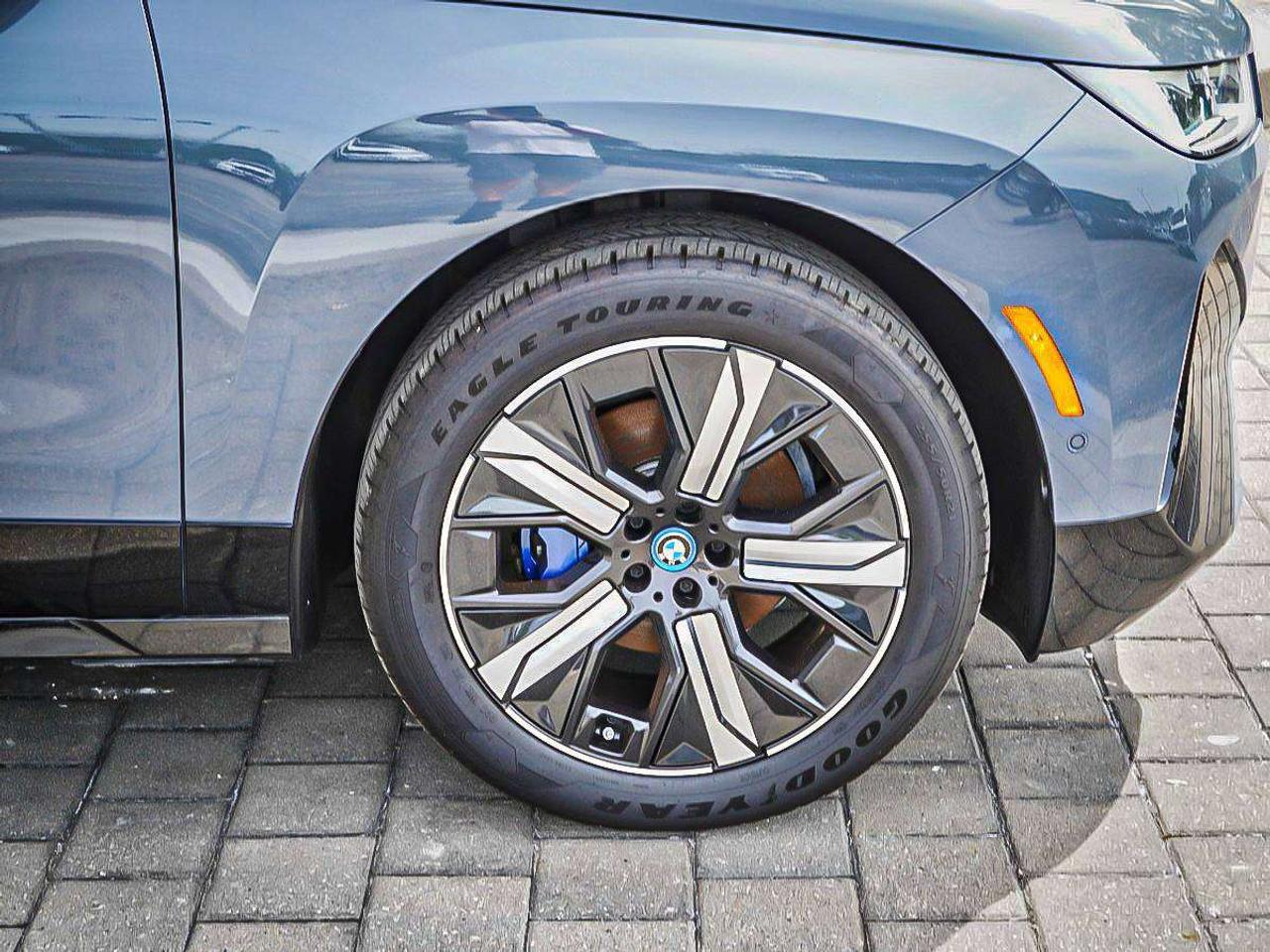 2023 BMW iX  Photo