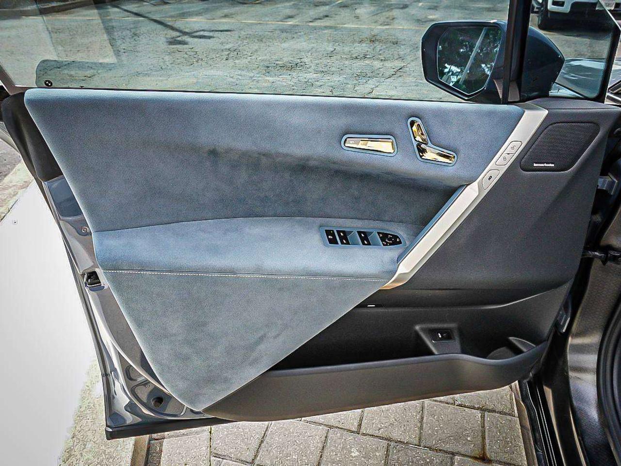2023 BMW iX  Photo