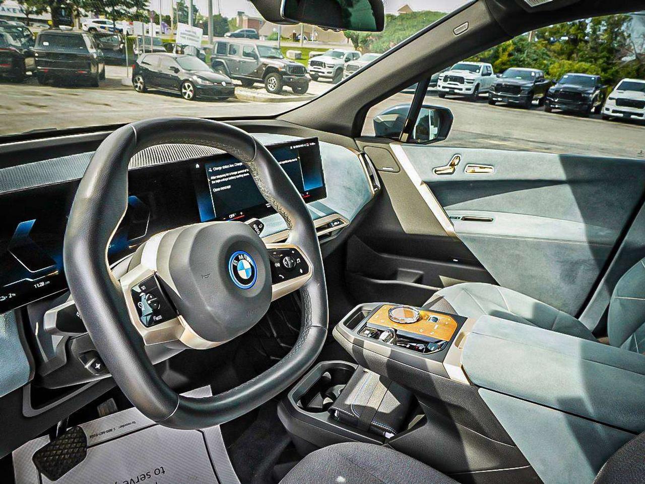 2023 BMW iX  Photo